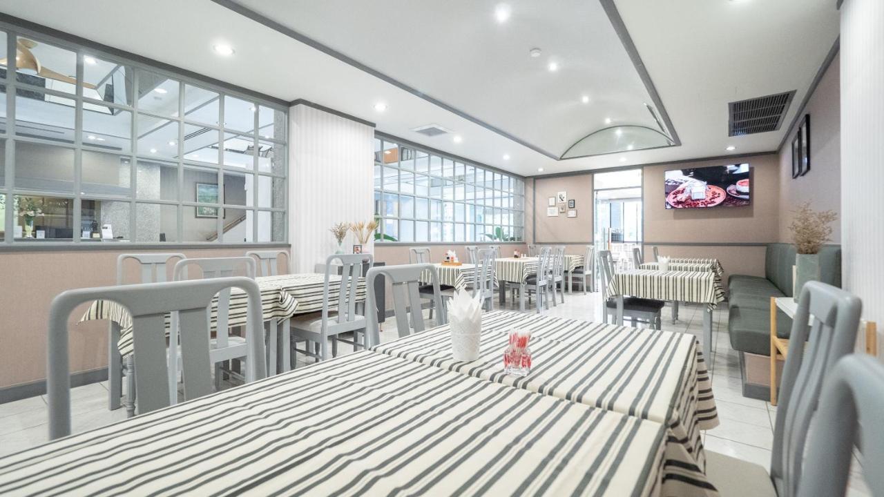 Yellow Ribbon Hills Boutique Suites Bangkok Exterior foto