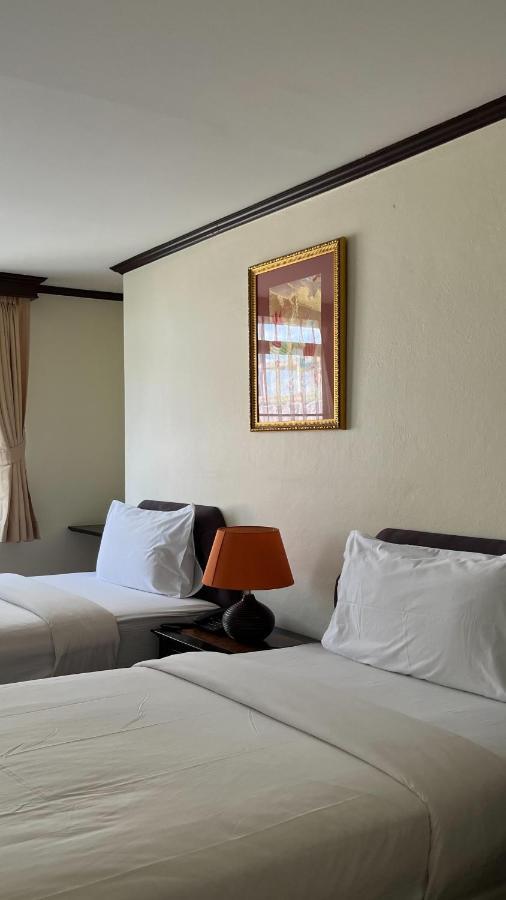 Yellow Ribbon Hills Boutique Suites Bangkok Exterior foto