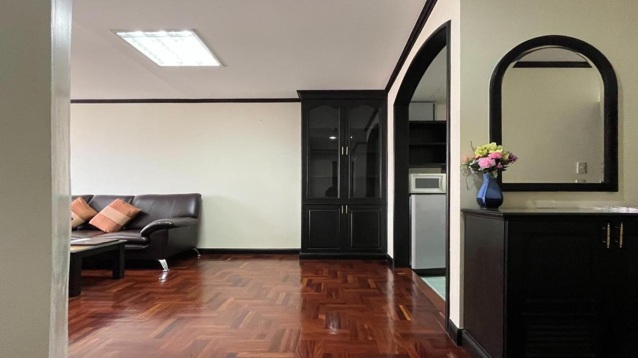 Yellow Ribbon Hills Boutique Suites Bangkok Exterior foto