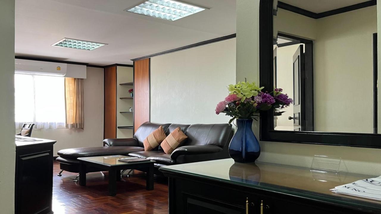 Yellow Ribbon Hills Boutique Suites Bangkok Exterior foto