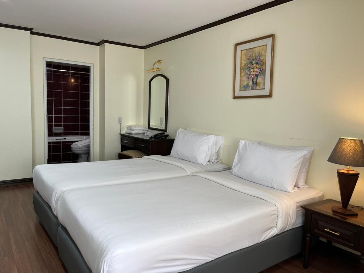 Yellow Ribbon Hills Boutique Suites Bangkok Exterior foto