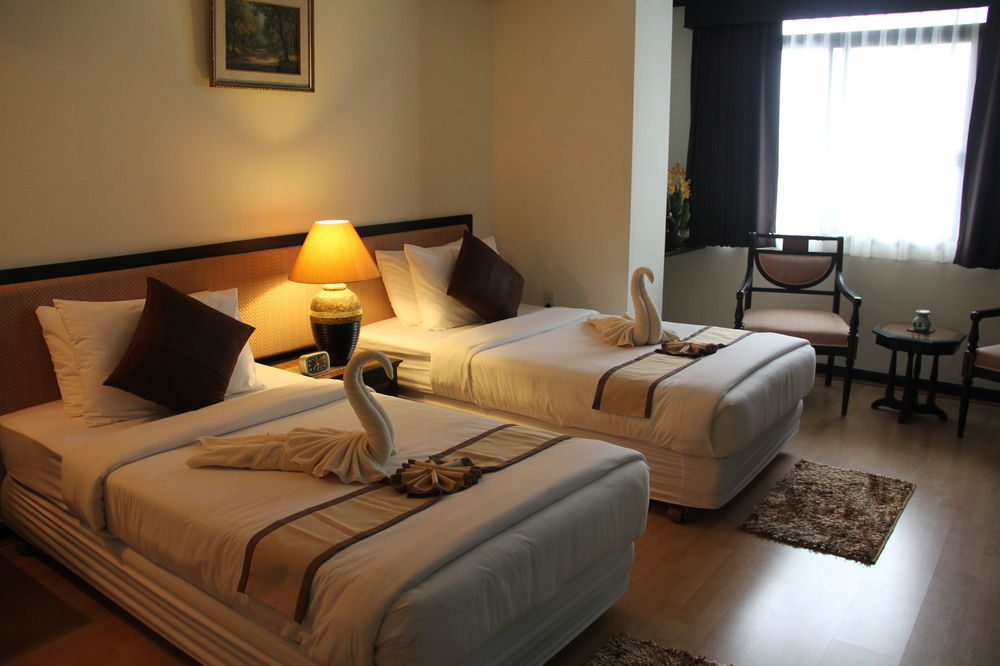 Yellow Ribbon Hills Boutique Suites Bangkok Exterior foto