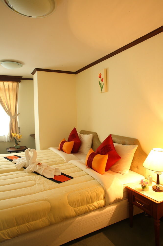 Yellow Ribbon Hills Boutique Suites Bangkok Exterior foto